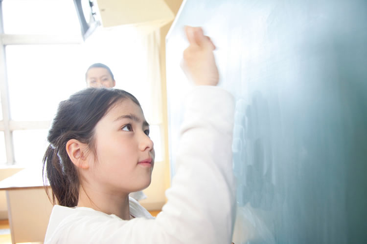 小4から始める英語授業で、英語を得意教科に！